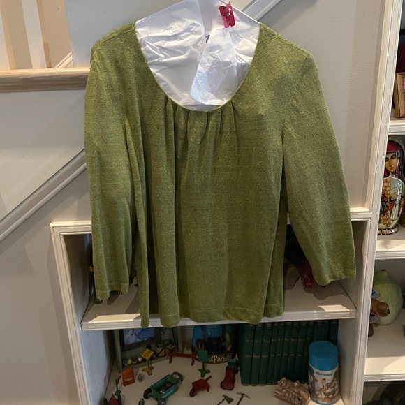 Color is moss green with dark flecks.  This is a 100% linen sweater. - Picture 2 of 4